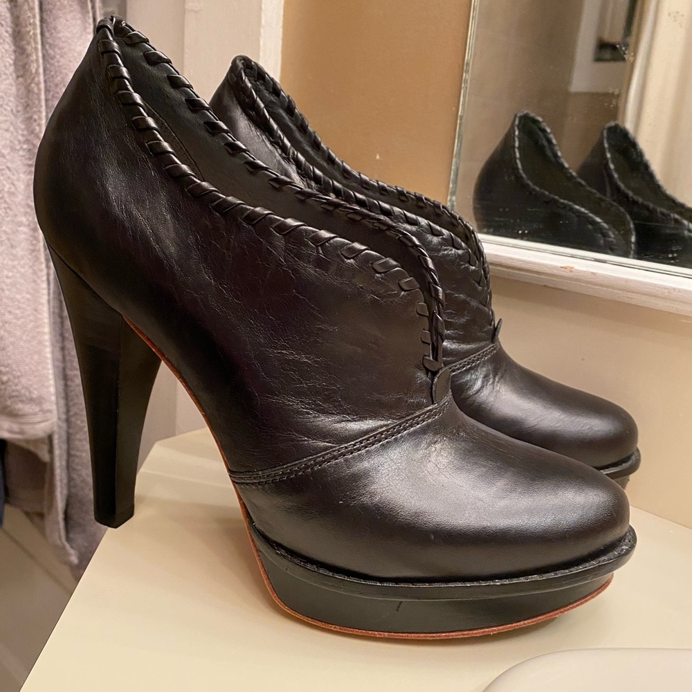 UGG JAMISON BLACK LEATHER BOOTIES